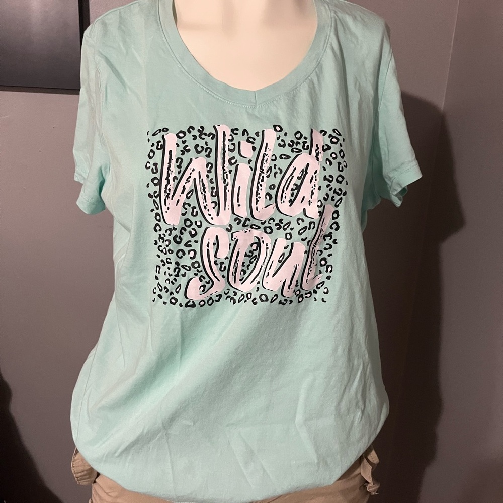 La Vie En Rose Mint Green Tee with Pink Leopard Script